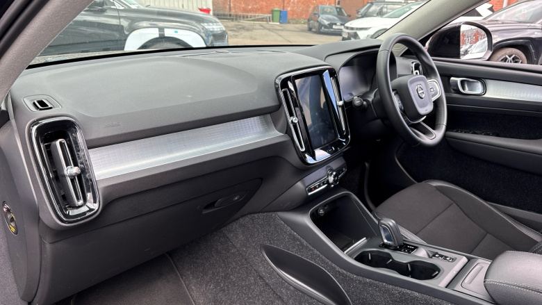 Volvo Xc40 2.0 T4 Momentum 5dr AWD Geartronic Petrol Estate